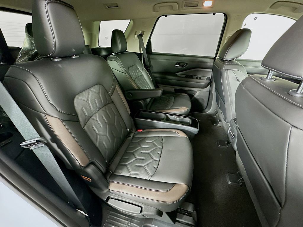 New 2026 Nissan Pathfinder Platinum image 35