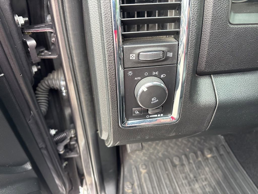 Used 2018 RAM 1500 Laramie w/ Convenience Group AWD/4WD image 24