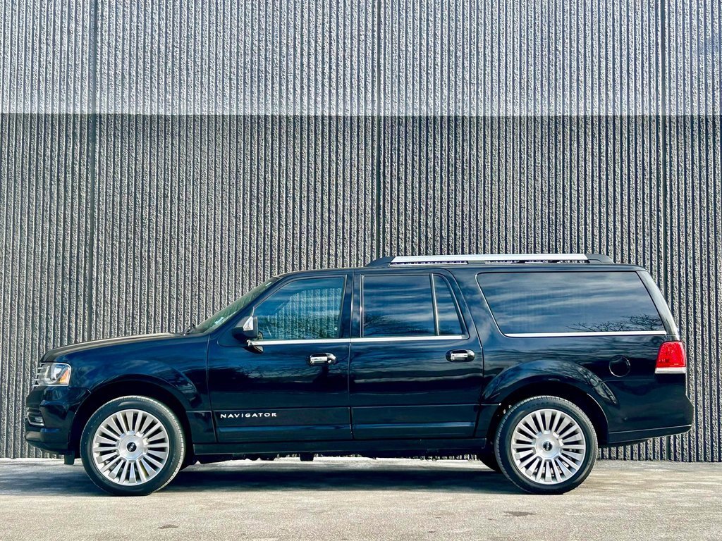 Used 2017 Lincoln Navigator L Reserve image 2