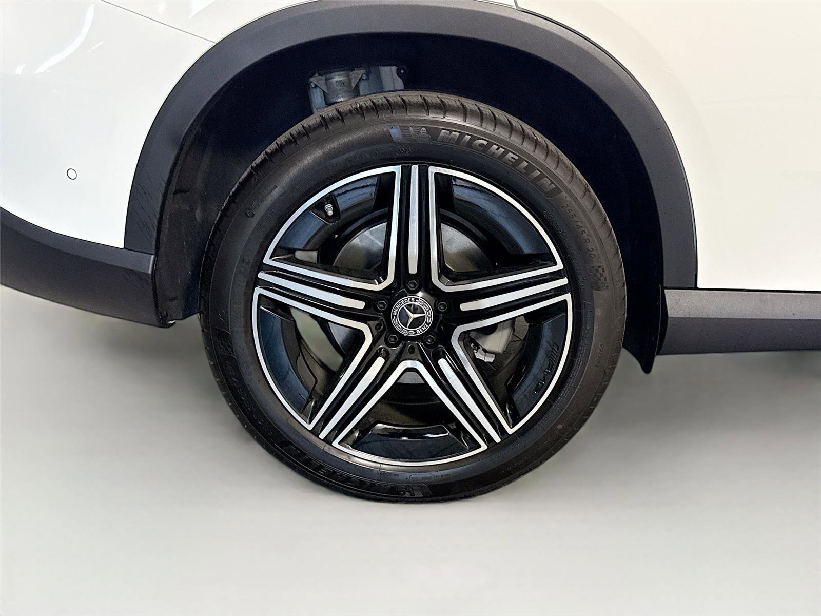 Used 2026 Mercedes-Benz GLC 300 4MATIC image 32