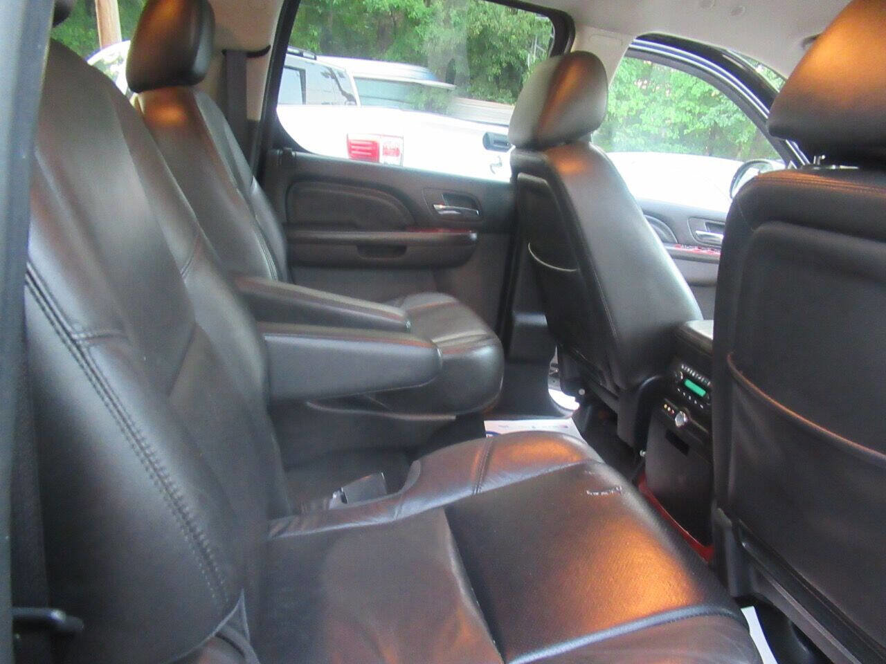 Used 2013 Cadillac Escalade ESV AWD w/ Livery Package image 34