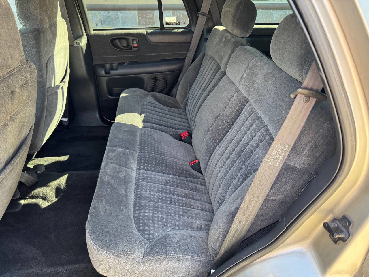 Used 2001 Chevrolet Blazer LS w/ Preferred Equipment Group image 13