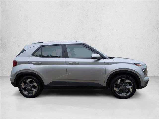 Used 2026 Hyundai Venue SEL FWD image 4