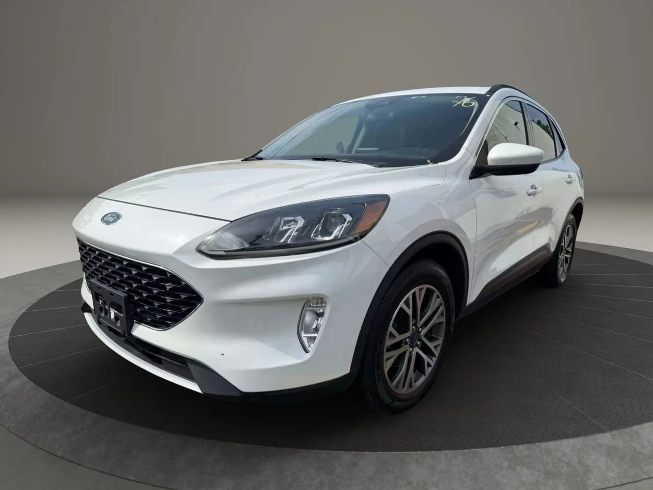 Used 2020 Ford Escape SEL image 1