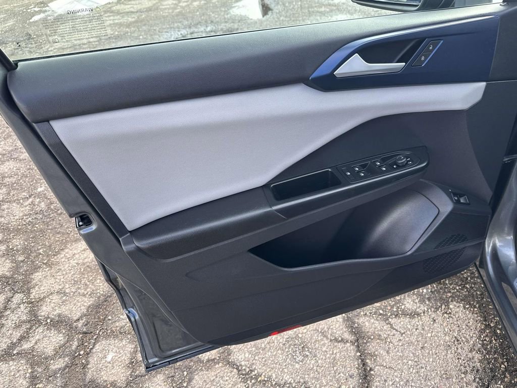 Used 2022 Volkswagen Taos SE image 18