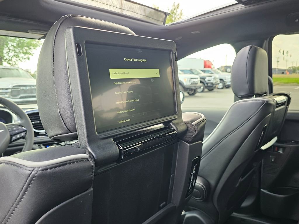 New 2026 Chrysler Pacifica Limited w/ Uconnect Theater Family Group image 29