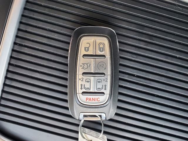 Certified 2024 Chrysler Pacifica Touring-L image 32