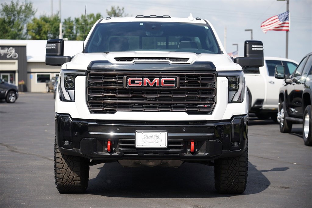 Used 2025 GMC Sierra 2500 AT4X image 8