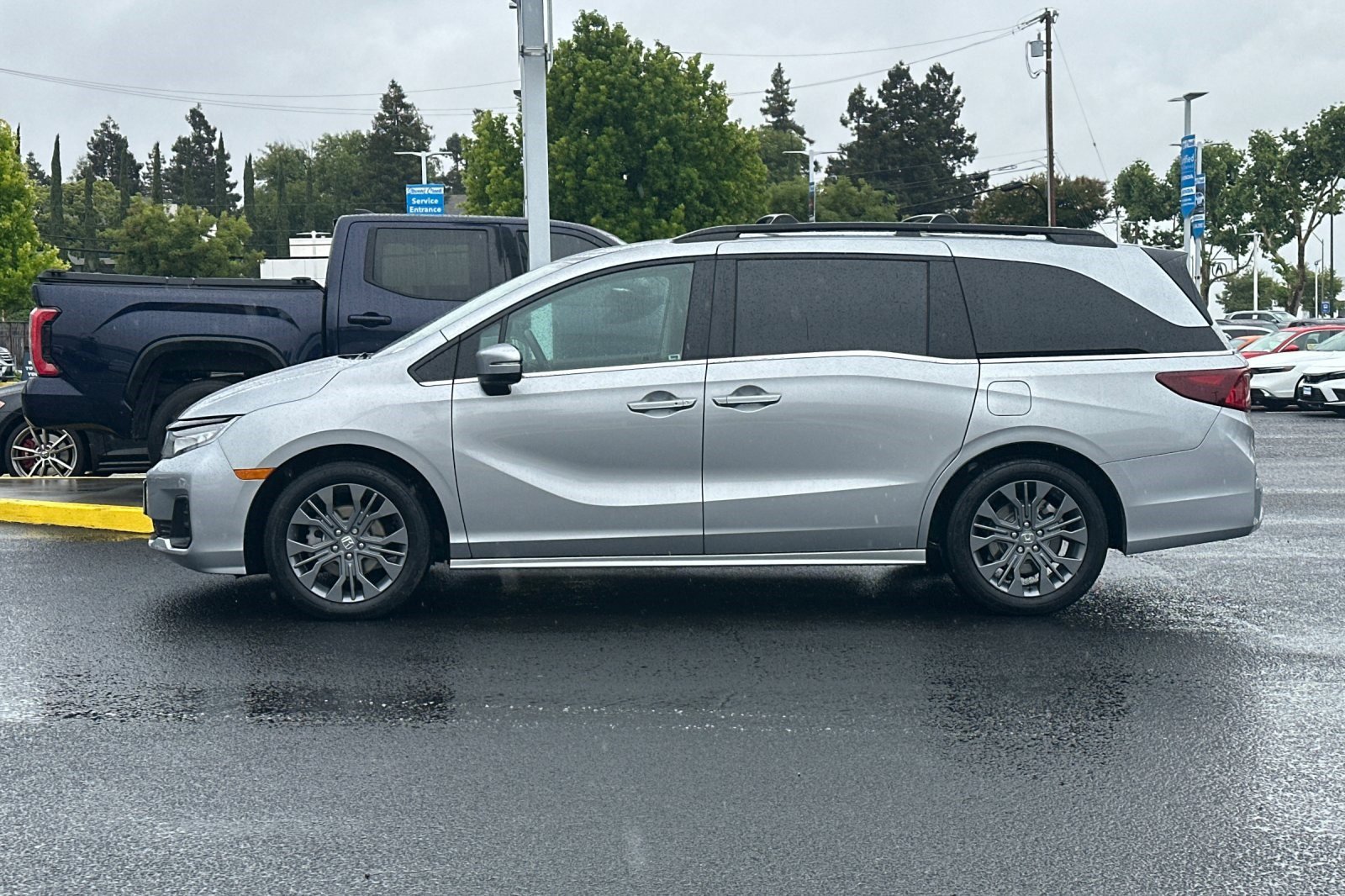 Certified 2025 Honda Odyssey Touring image 2