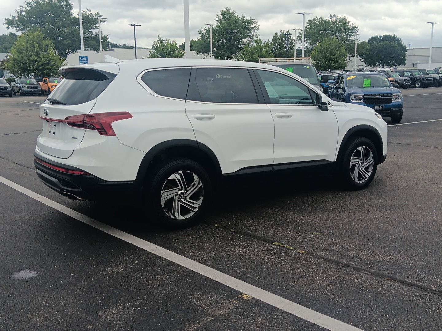 Used 2023 Hyundai Santa Fe SE AWD/4WD image 4