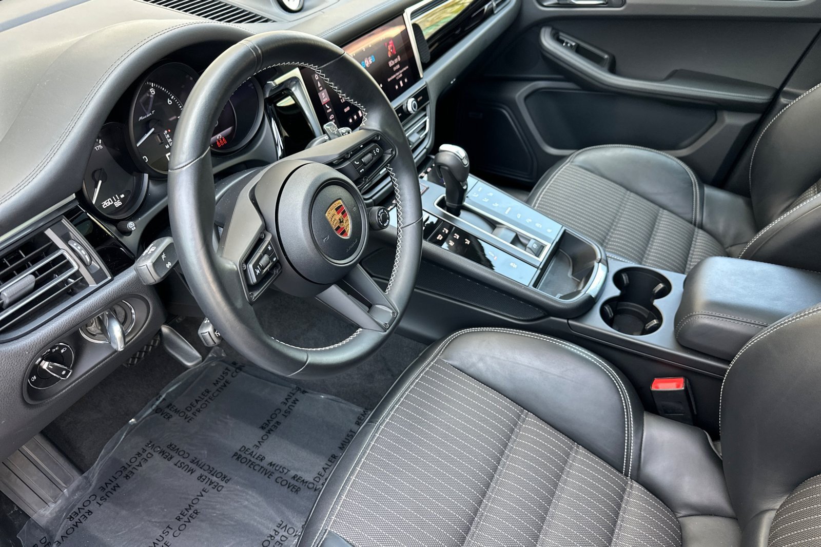 Used 2023 Porsche Macan AWD/4WD image 9