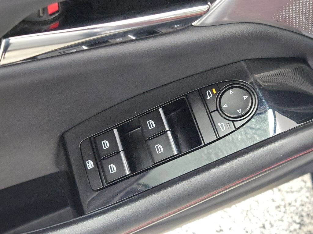 Used 2023 MAZDA MAZDA3 s image 22