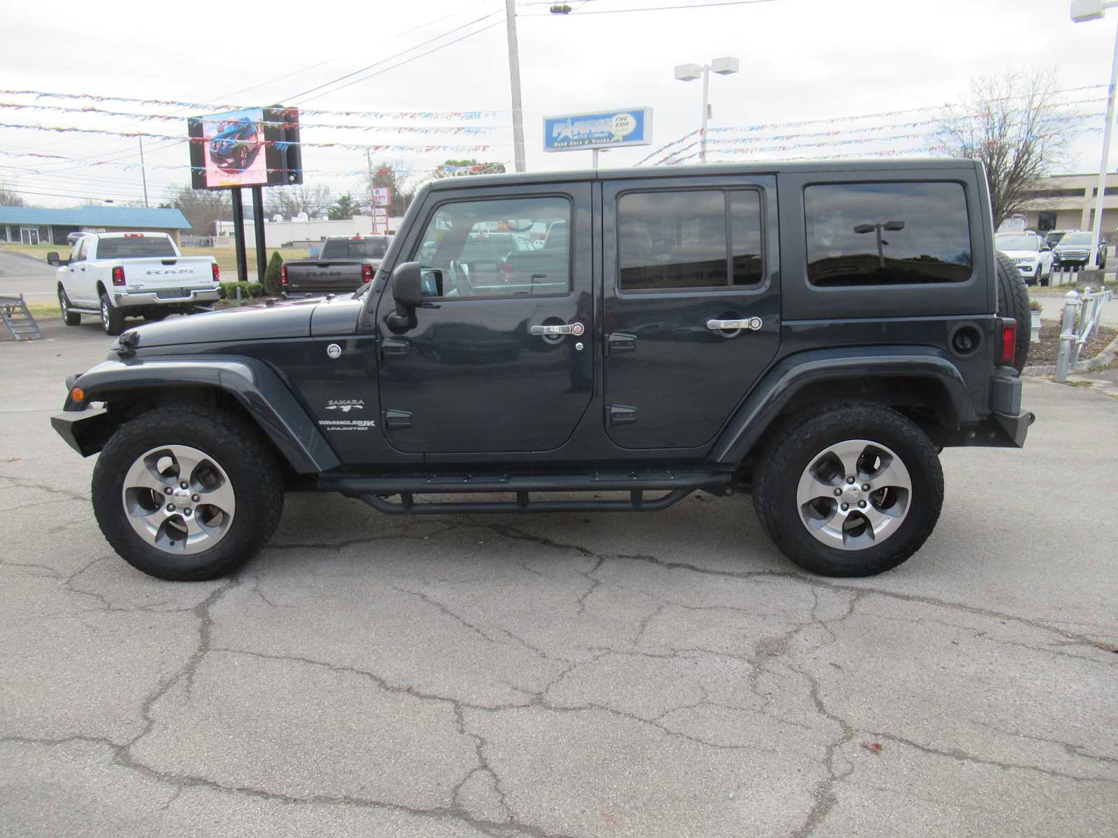 Used 2018 Jeep Wrangler Unlimited Sahara w/ Connectivity Group image 2
