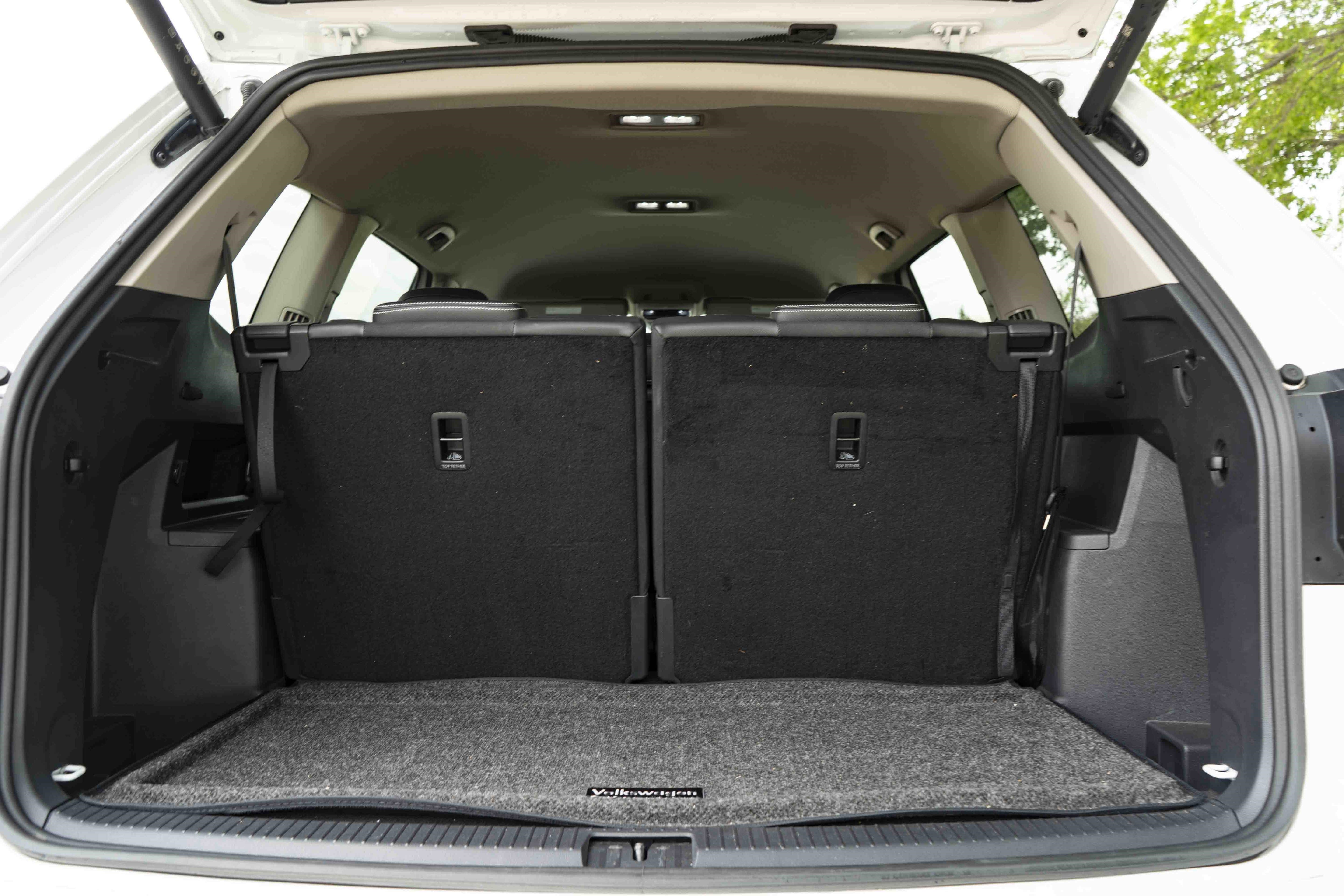 Used 2024 Volkswagen Atlas SE w/ Black Wheel Package FWD image 43