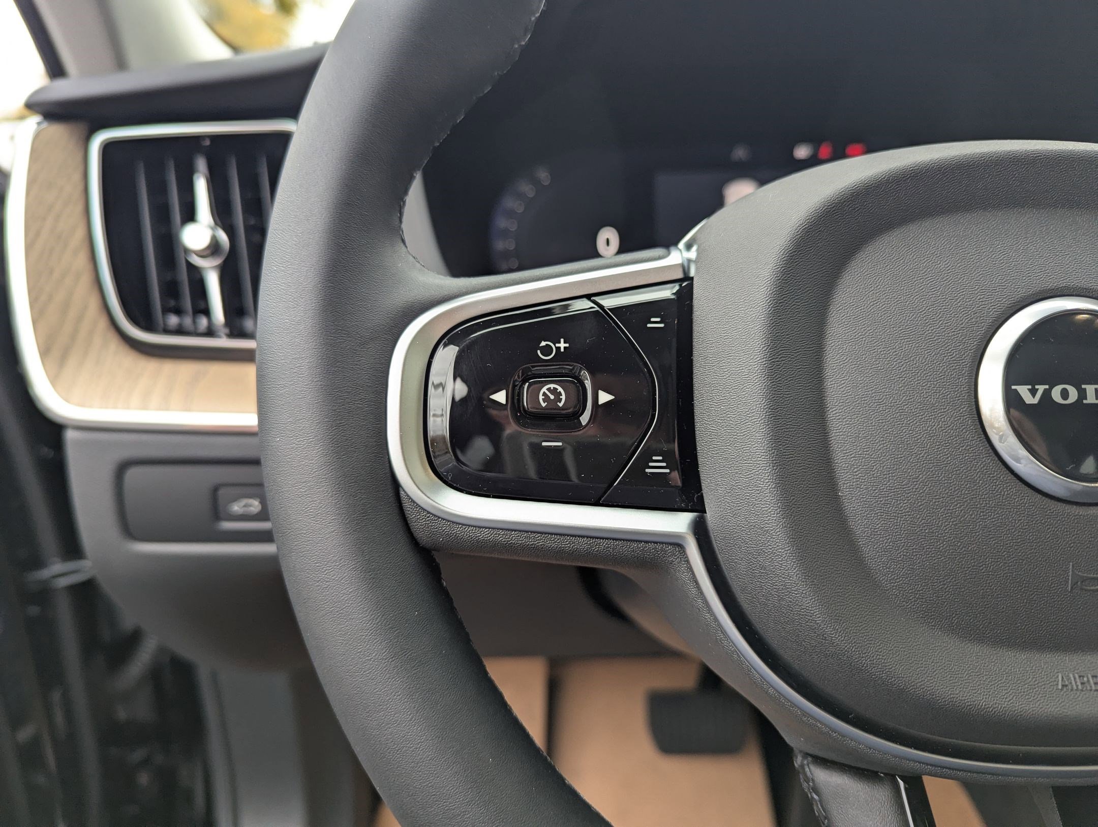 New 2026 Volvo XC60 B5 Plus w/ Protection Package Premier image 11