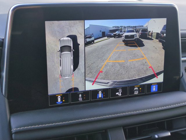 Used 2023 GMC Yukon SLT w/ SLT Luxury Package image 13