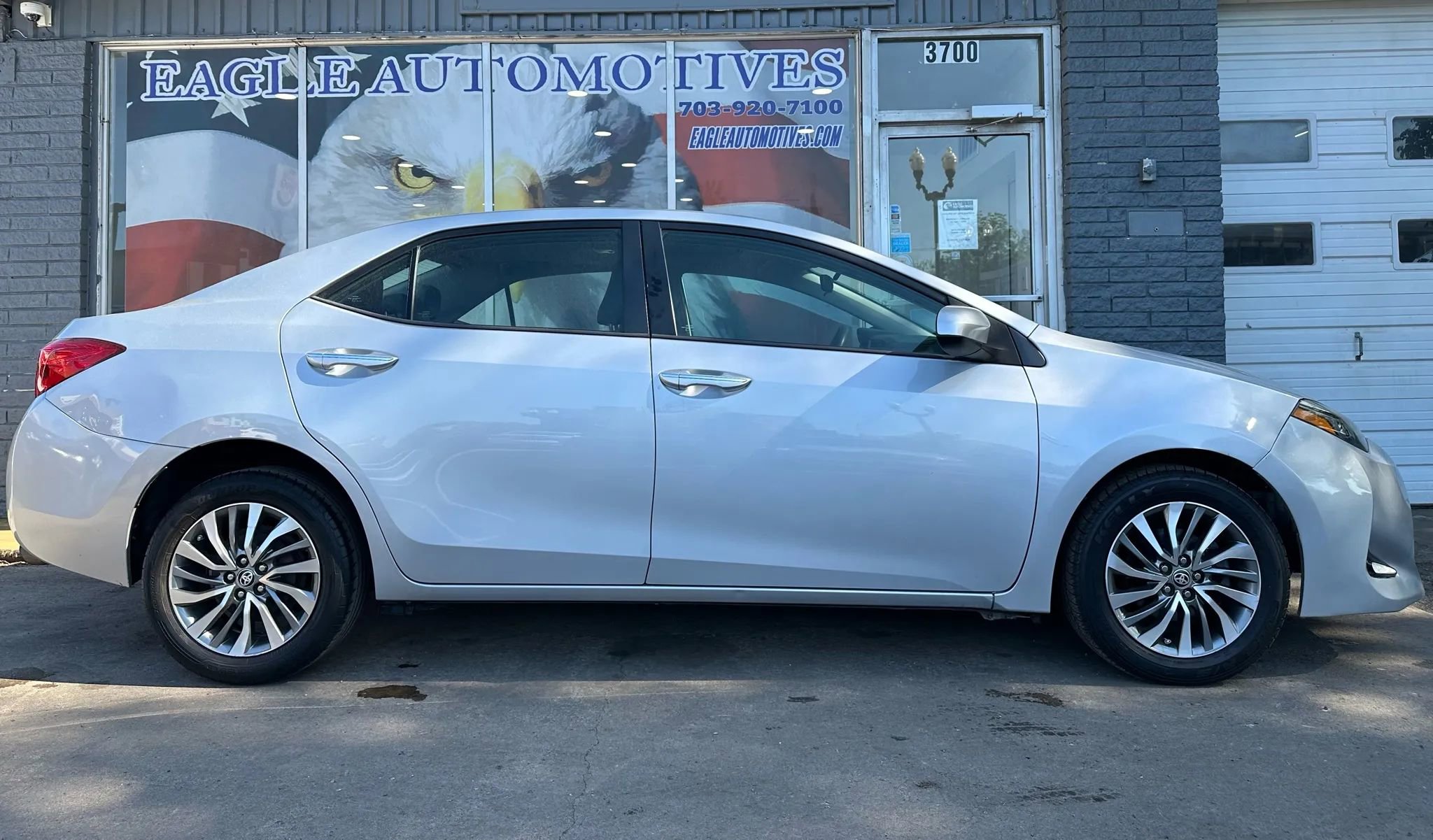 Used 2017 Toyota Corolla XLE w/ Carpet Mat Package (TMS) image 2