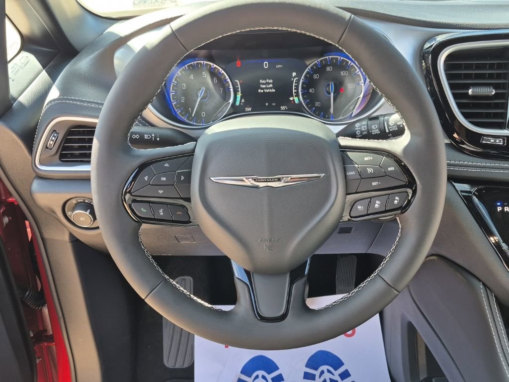 New 2025 Chrysler Pacifica Limited w/ Trailer Tow Group FWD image 38