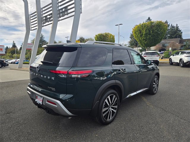 New 2025 Nissan Pathfinder Platinum image 6
