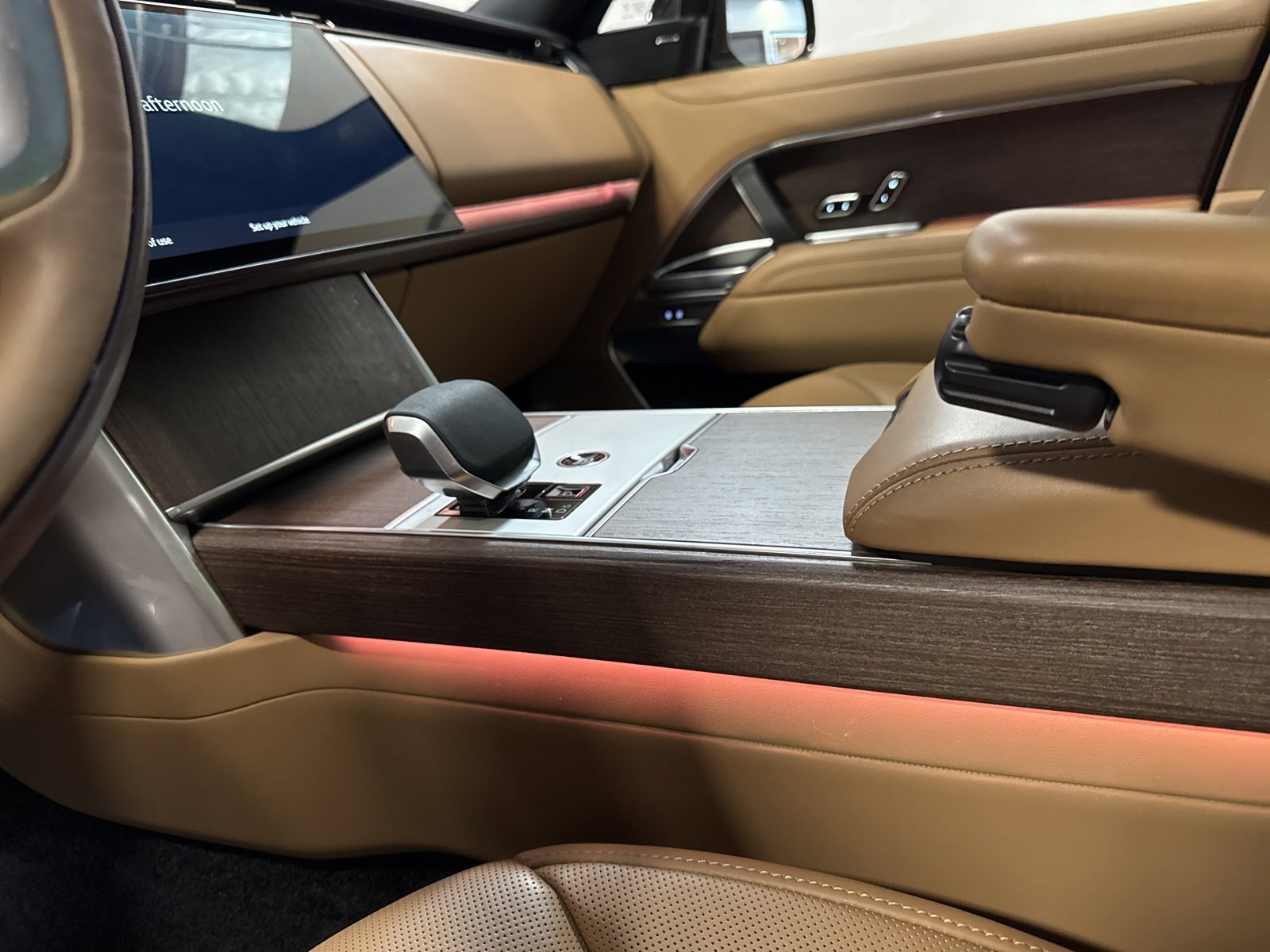 Used 2025 Land Rover Range Rover Long Wheelbase SE image 14