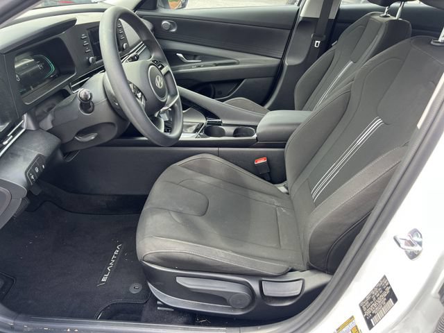 Used 2026 Hyundai Elantra Hybrid FWD image 9