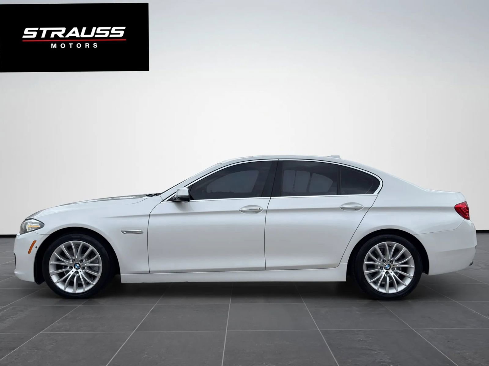 Used 2016 BMW 528i Sedan w/ Premium Package image 5