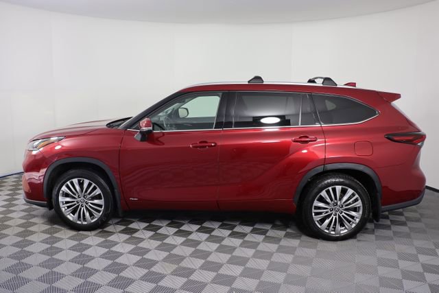 Used 2024 Toyota Highlander Platinum image 5