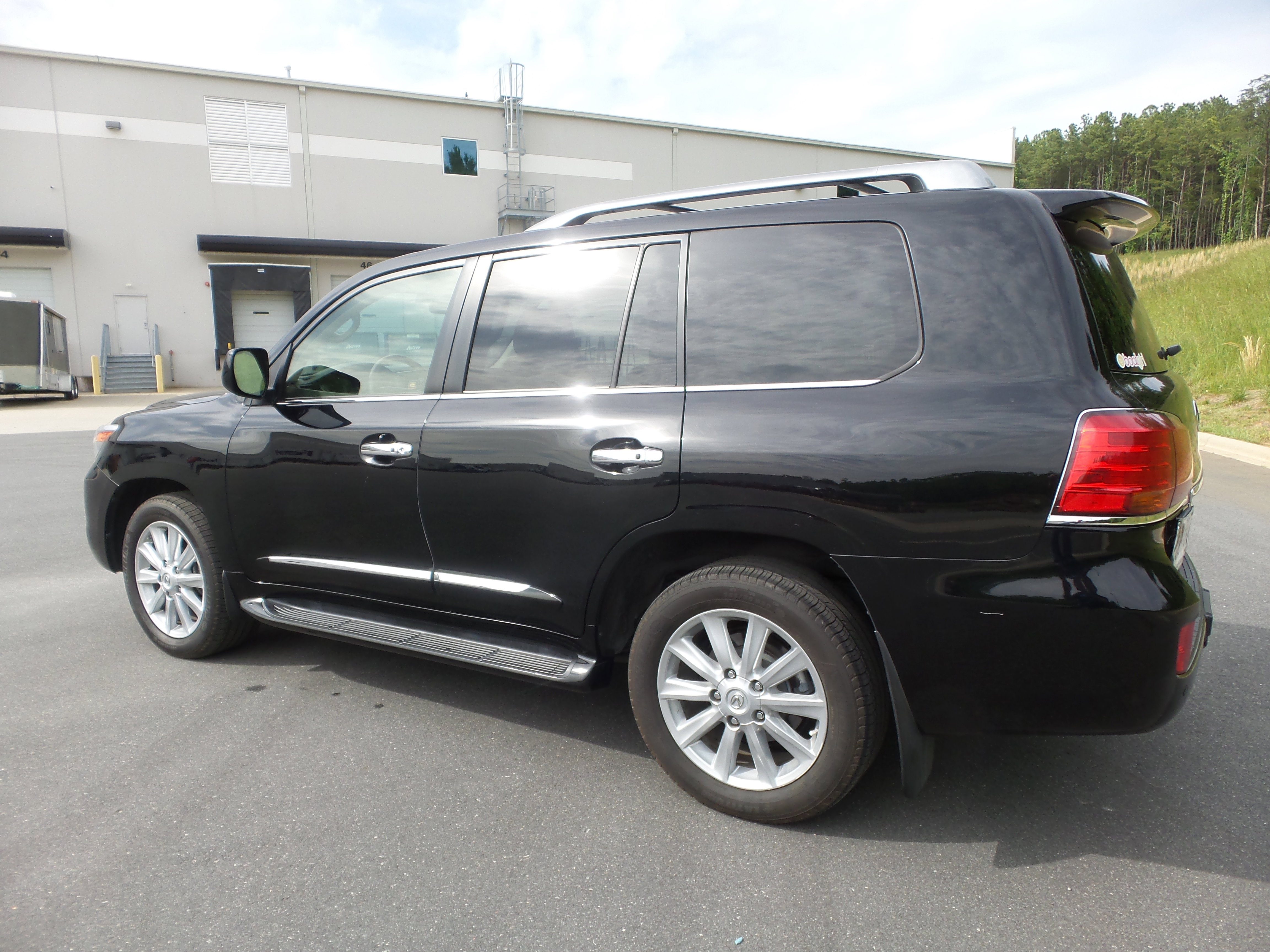 Used 2011 Lexus LX 570 4WD image 2