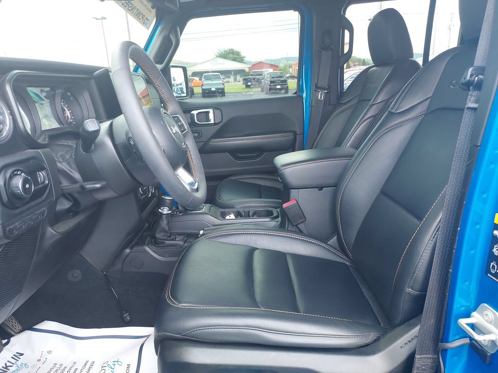 Used 2024 Jeep Wrangler Unlimited Sahara AWD/4WD image 13