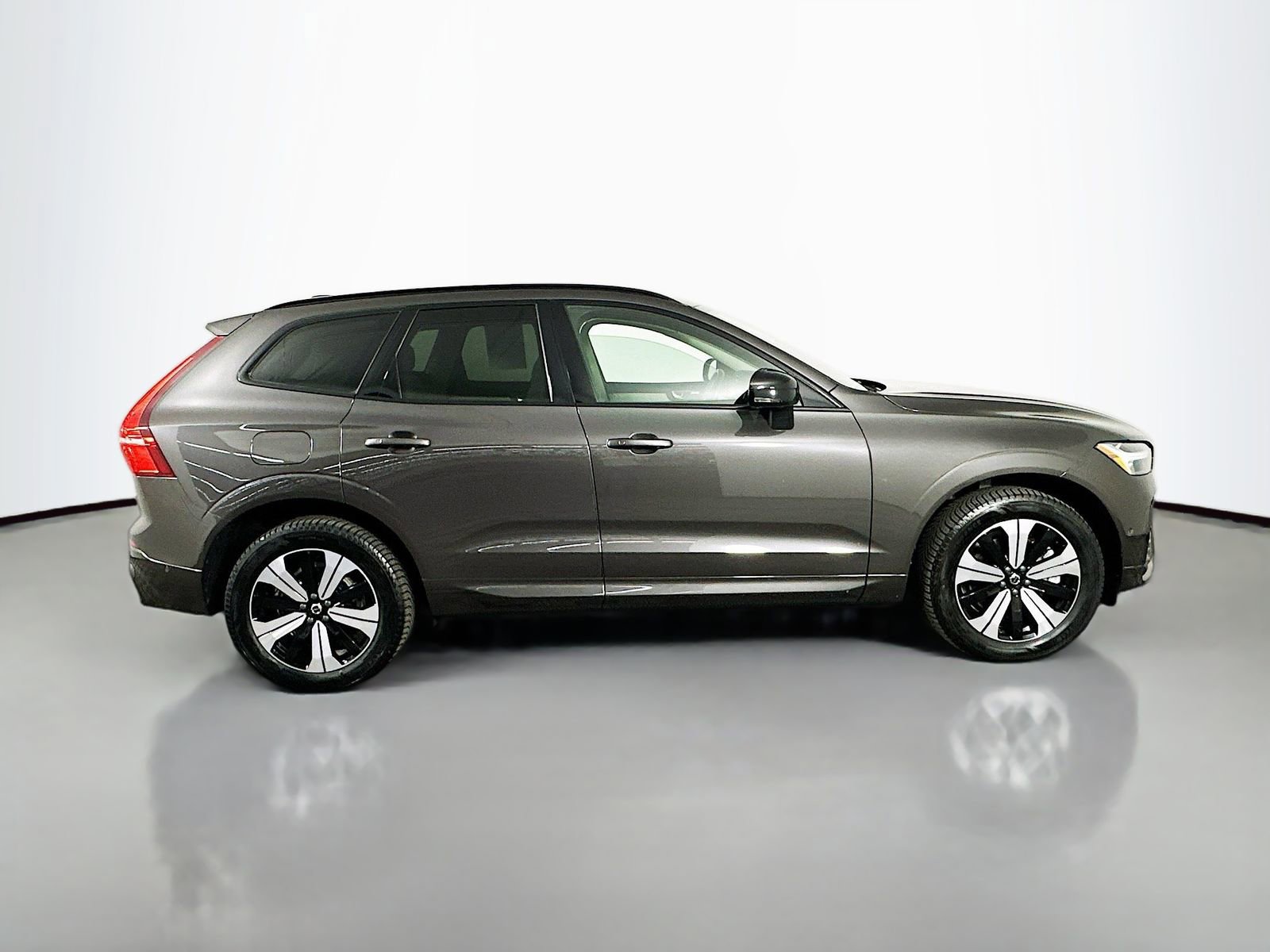 Used 2023 Volvo XC60 T8 Plus AWD/4WD image 8
