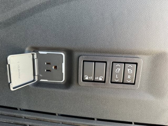 New 2025 Chevrolet Suburban High Country image 22