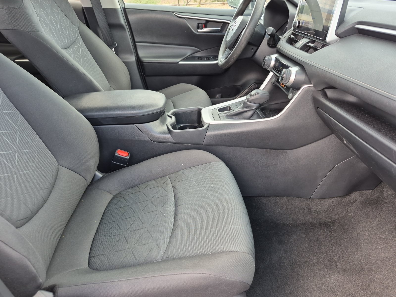 Used 2024 Toyota RAV4 XLE AWD/4WD image 28