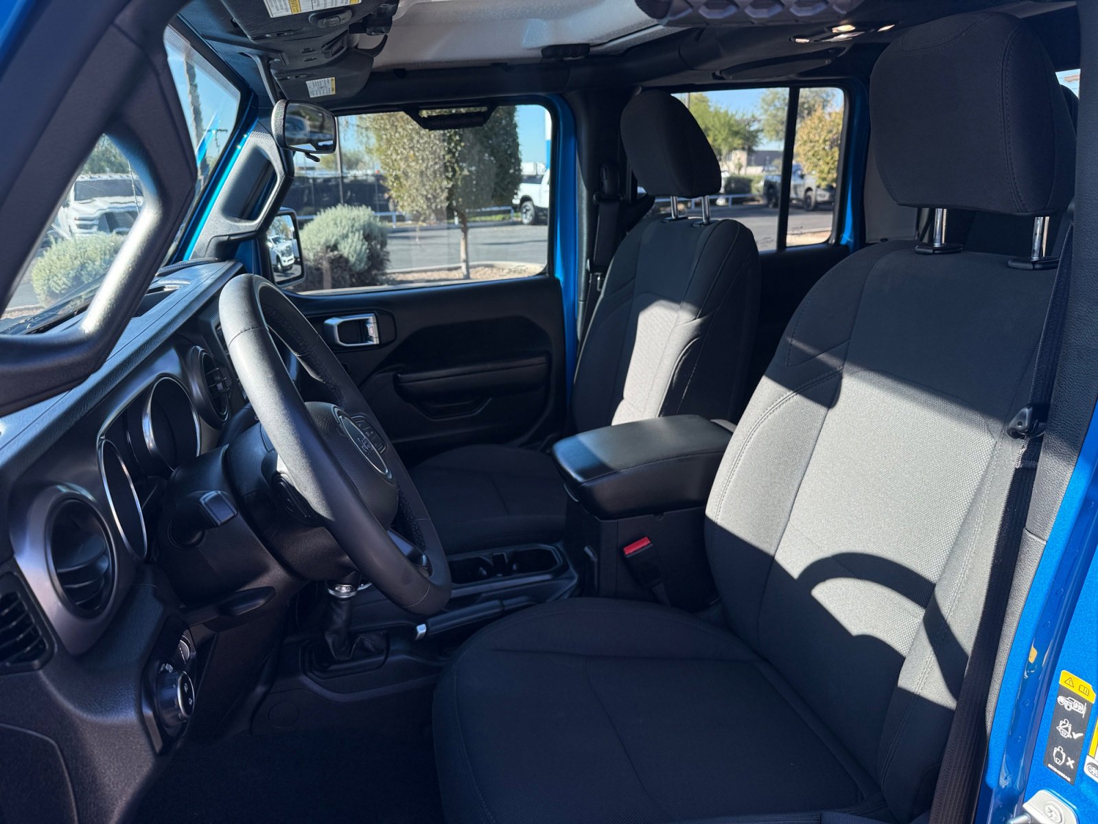 Used 2023 Jeep Gladiator Willys image 11