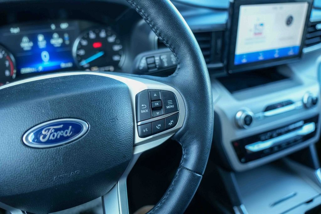 Used 2023 Ford Explorer XLT w/ Equipment Group 202A AWD/4WD image 33