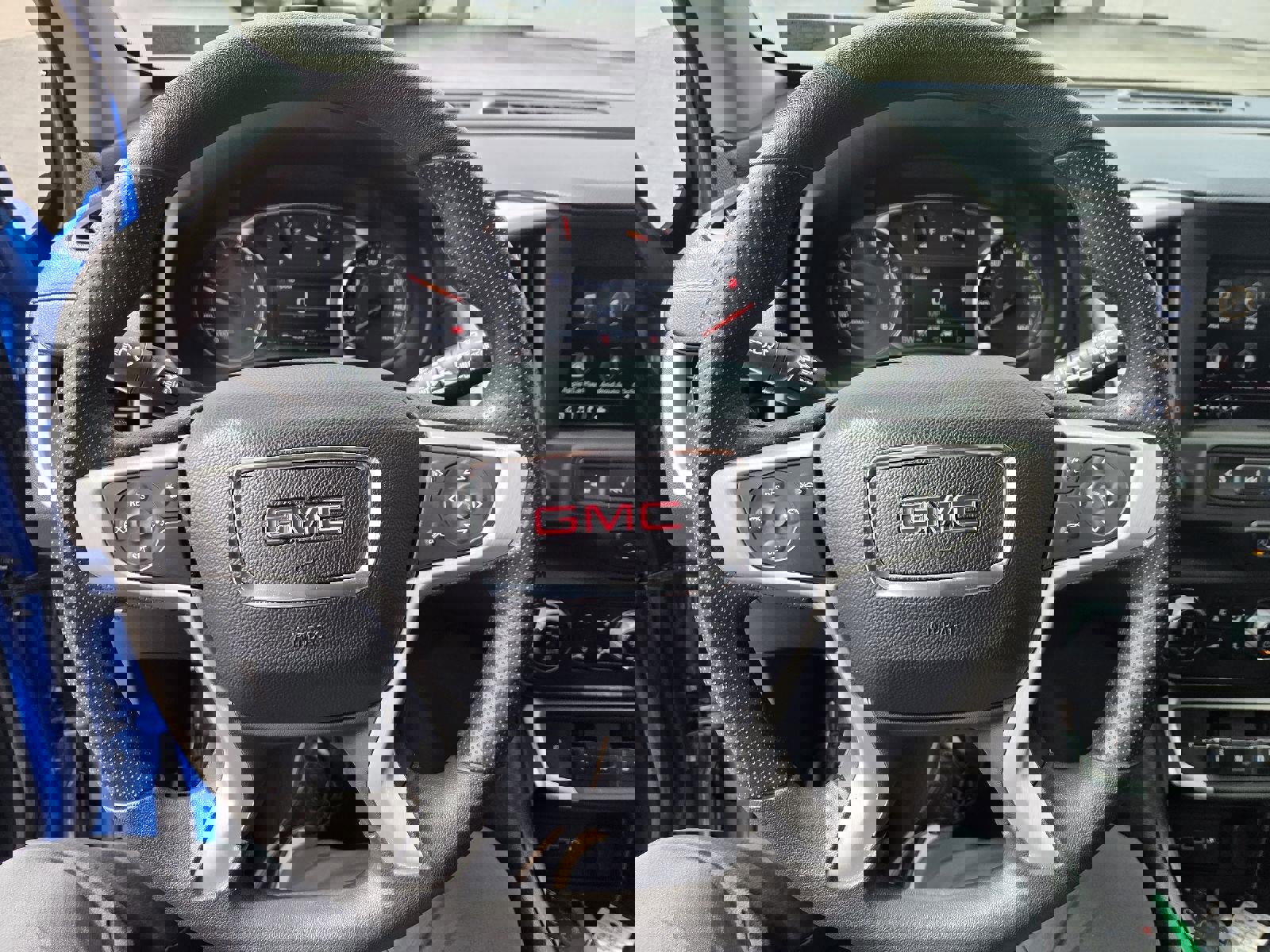 Used 2024 GMC Terrain SLE w/ Driver Convenience Package image 33