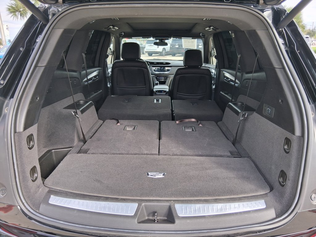 Certified 2025 Cadillac XT6 Luxury w/ LPO, Red Accent Package FWD image 6