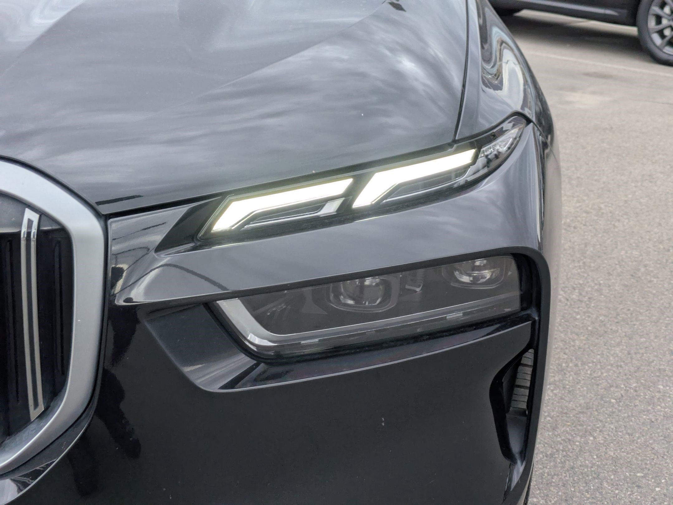 Used 2023 BMW X7 xDrive40i w/ Premium Package image 10