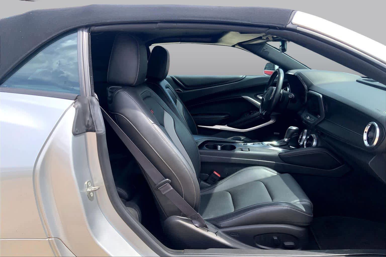 Used 2017 Chevrolet Camaro SS RWD image 9