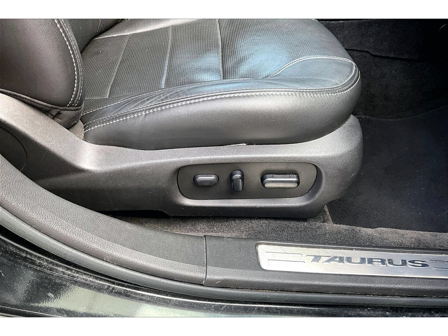 Used 2013 Ford Taurus Limited FWD image 51