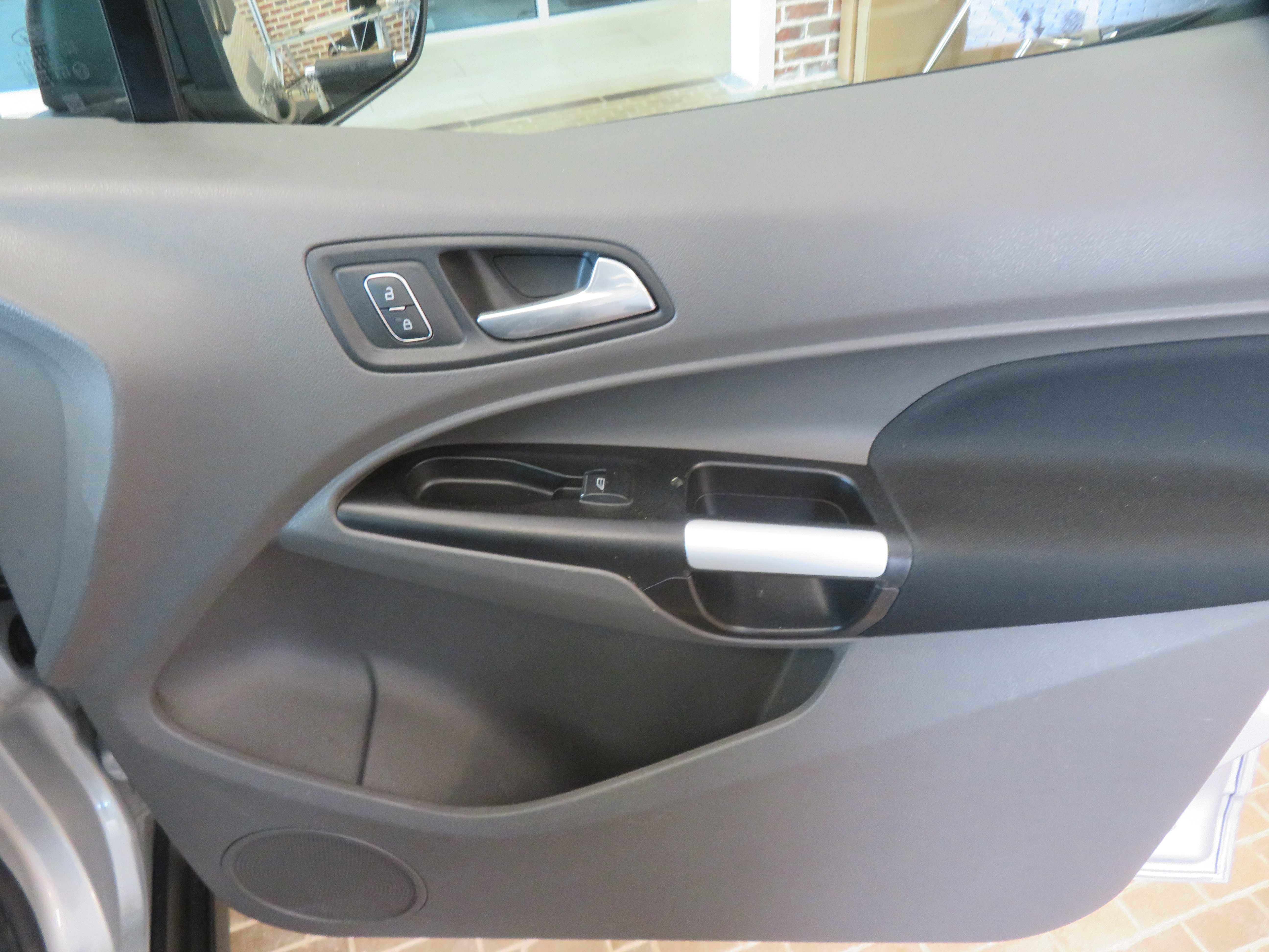 Used 2022 Ford Transit Connect XLT image 32