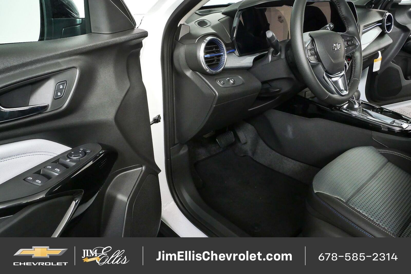 New 2026 Chevrolet Trax LT w/ Driver Confidence Package FWD image 7