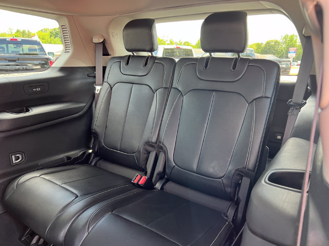 Used 2023 Jeep Grand Cherokee L Limited AWD/4WD image 7