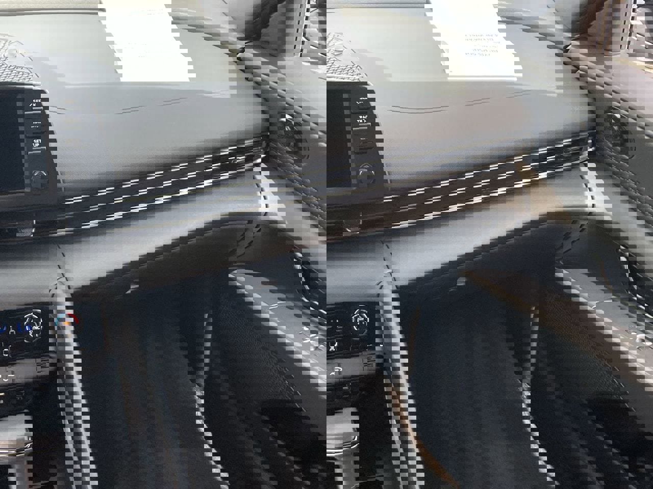 Certified 2025 Hyundai Elantra Sport image 15