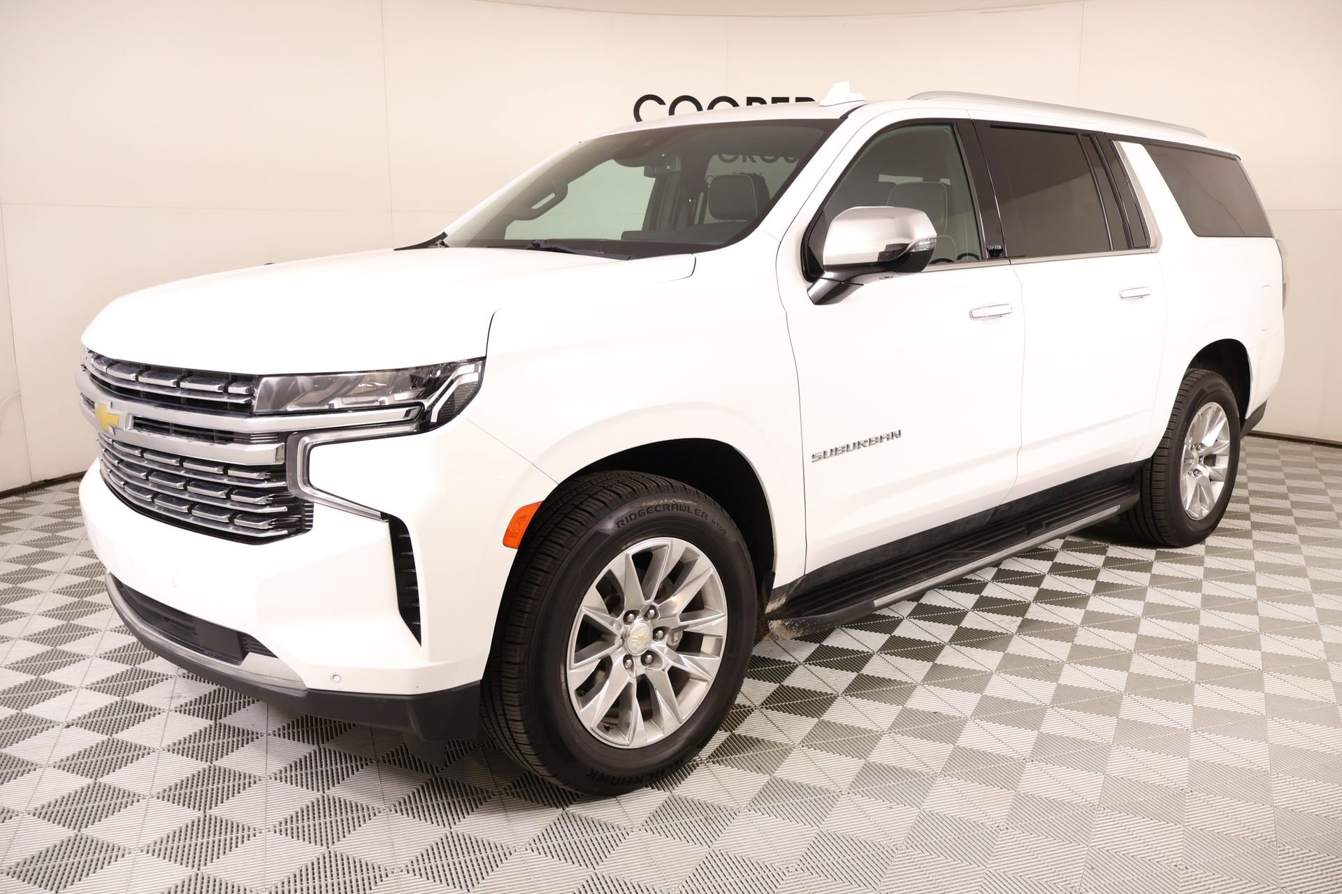 Used 2023 Chevrolet Suburban Premier image 9