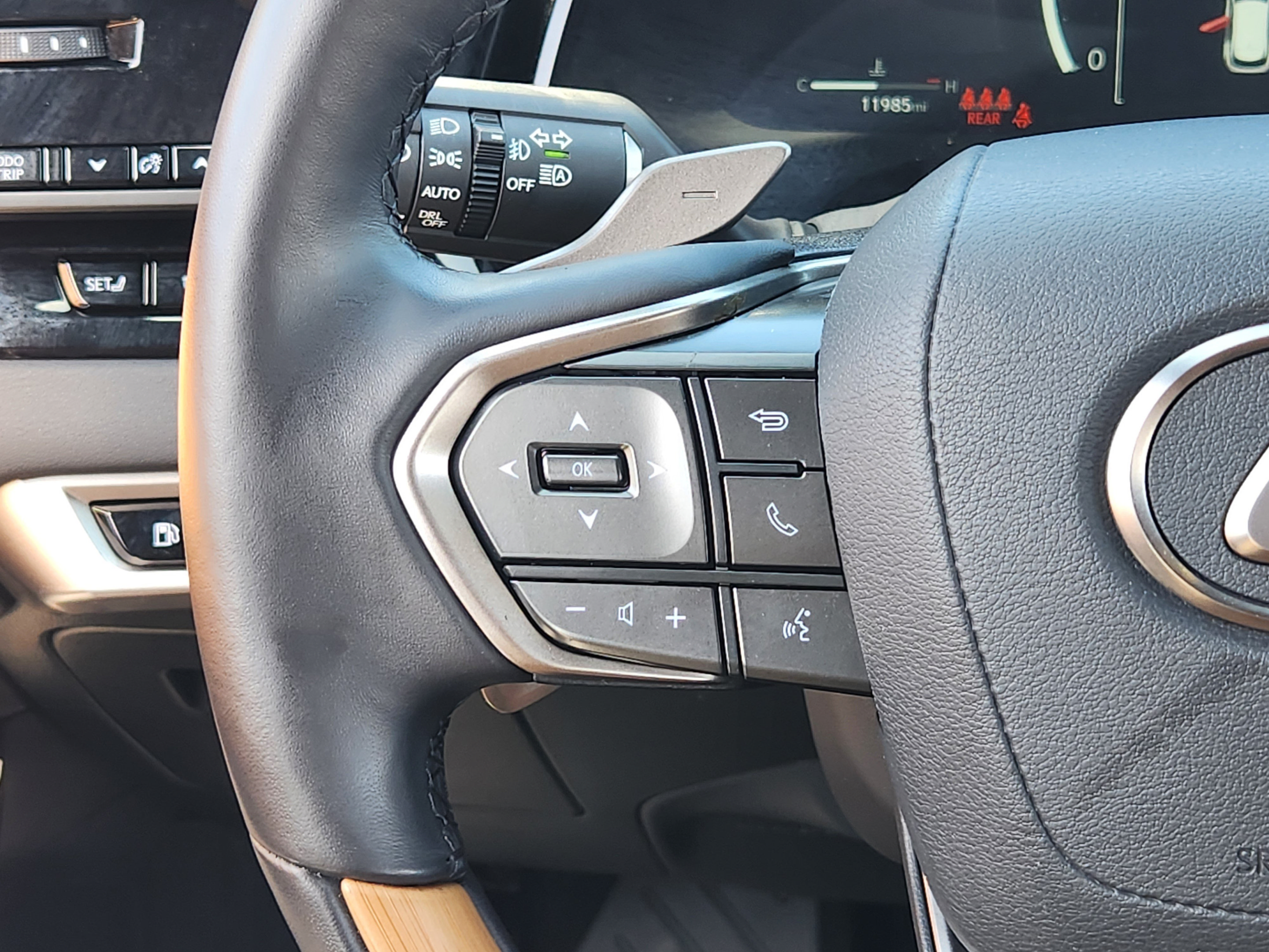 Used 2025 Lexus RX 350 Premium w/ Accessory Package (Z1) FWD image 23