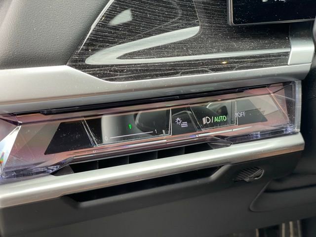Used 2026 BMW 740i xDrive w/ Premium Package AWD/4WD image 16