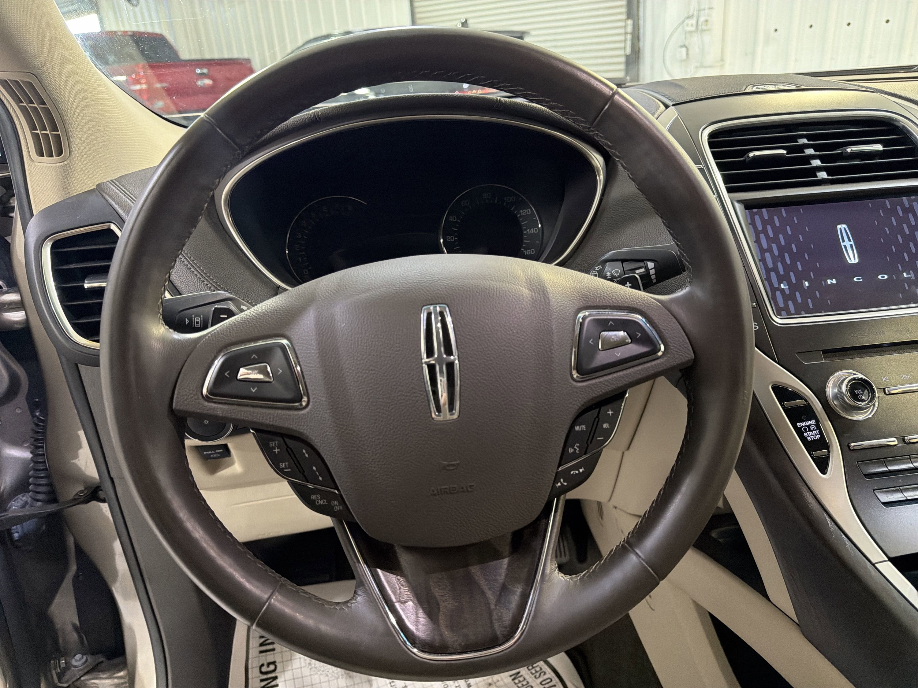 Used 2018 Lincoln MKX Reserve w/ Driver Assistance Package FWD image 13