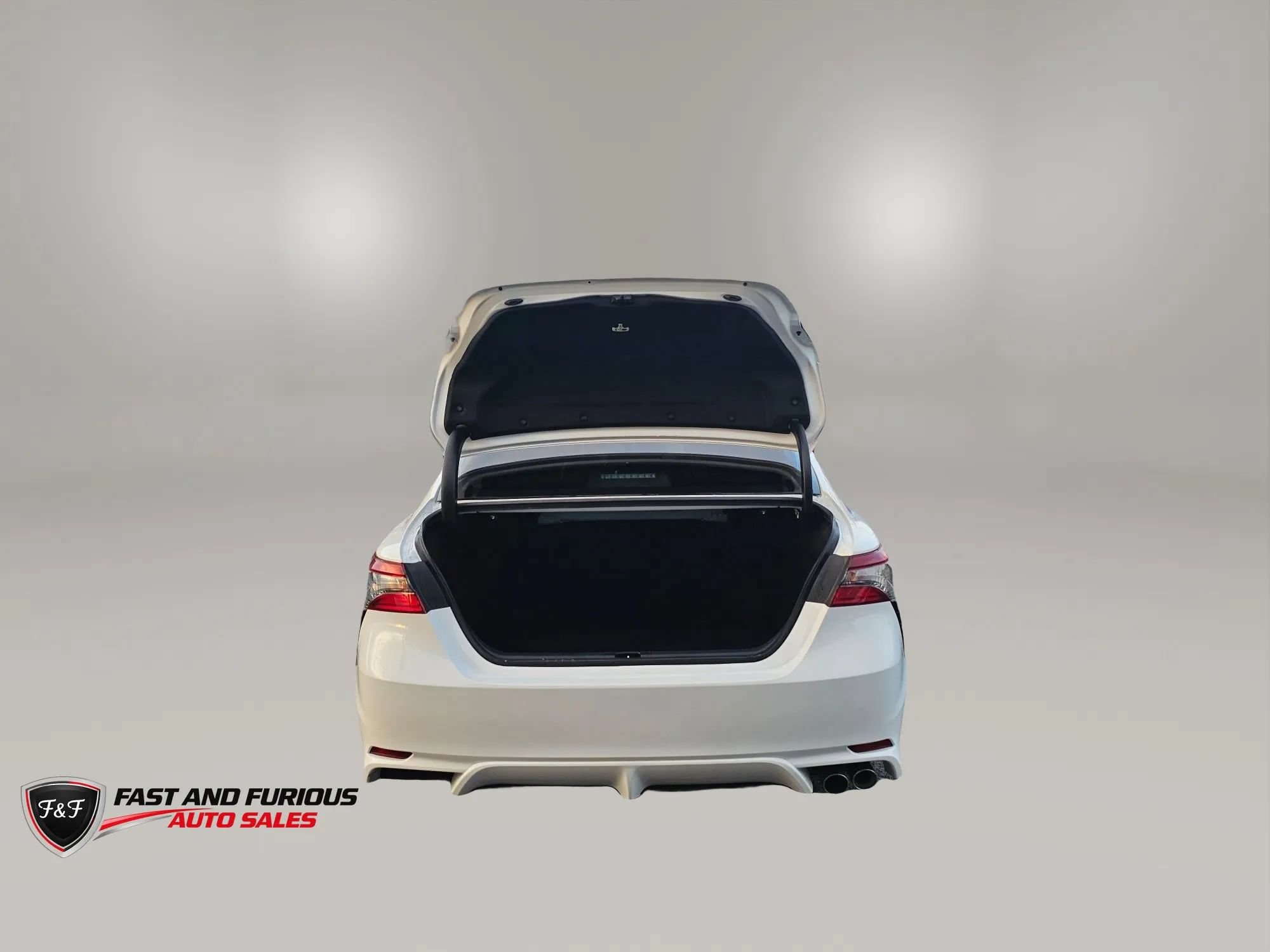 Used 2023 Toyota Camry SE FWD image 8