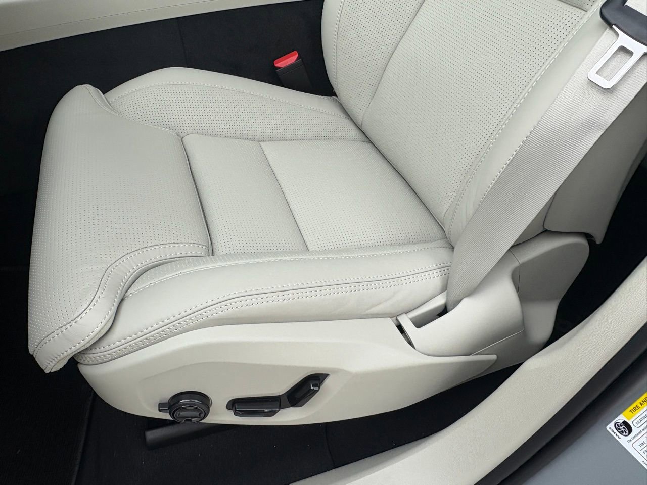 New 2026 Volvo XC60 B5 Ultra w/ Protection Package Premier image 22