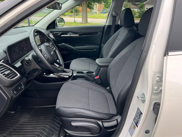 Used 2024 Kia Seltos S FWD image 3